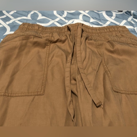 WOMENS tan joggers medium nwt - Picture 4 of 8